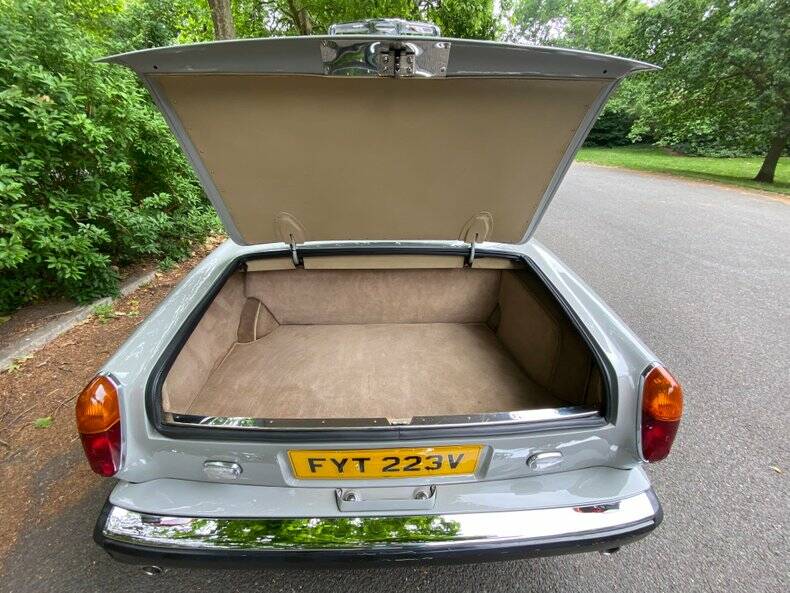 Bild 9/50 von Bentley Corniche (1980)