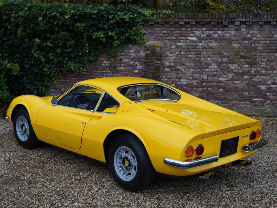 Image 9/50 de Ferrari Dino 246 GT (1971)