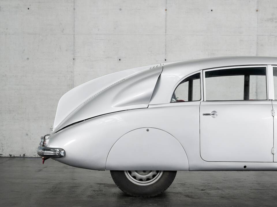 Image 17/50 of Tatra T 87 (1949)