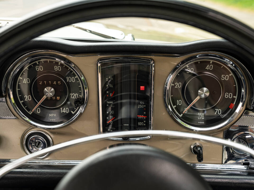 Image 15/21 of Mercedes-Benz 250 SL (1967)