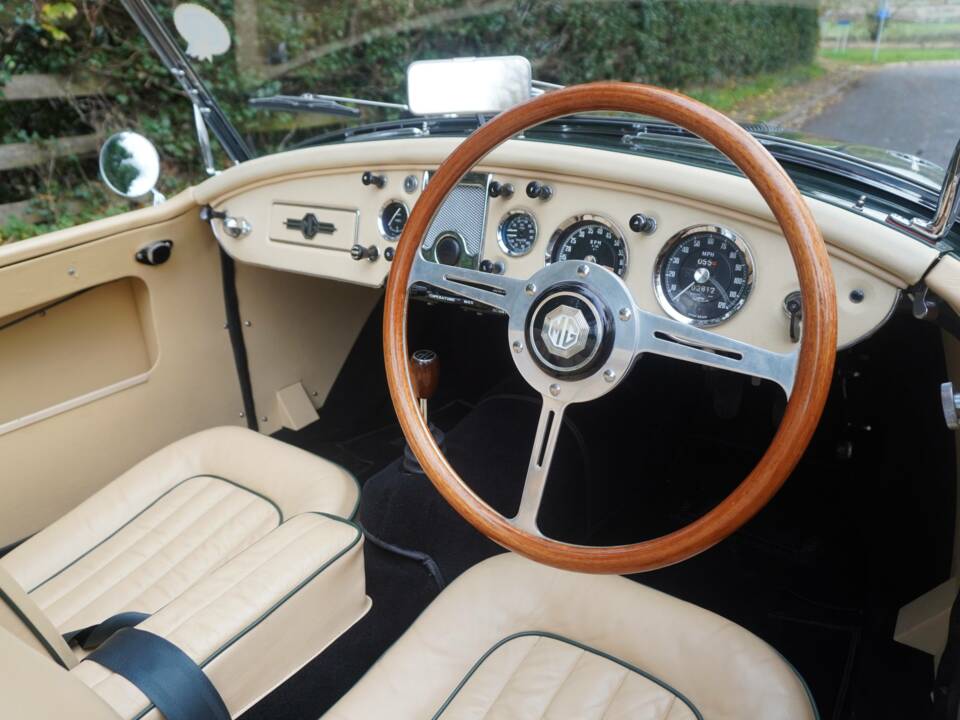 Image 8/17 of MG MGA Twin Cam (1959)