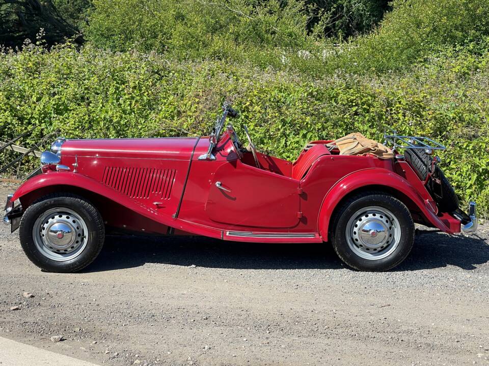 Image 2/12 of MG TD Midget (1950)