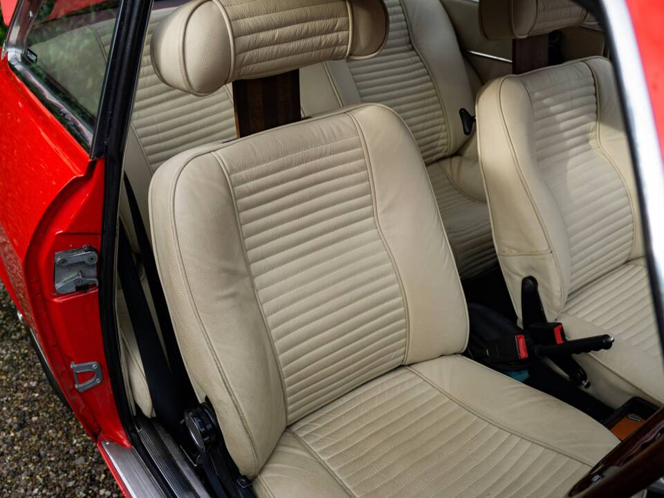 Image 6/20 of Alfa Romeo Giulia 1600 GT Junior (1976)