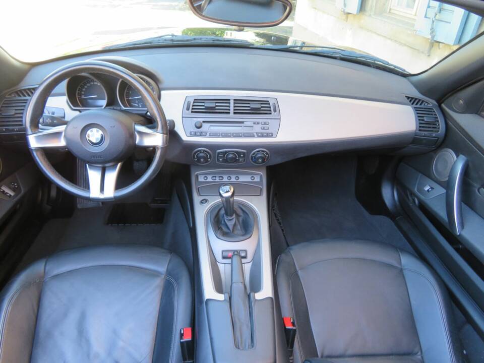 Bild 11/18 von BMW Z4 3.0i (2004)