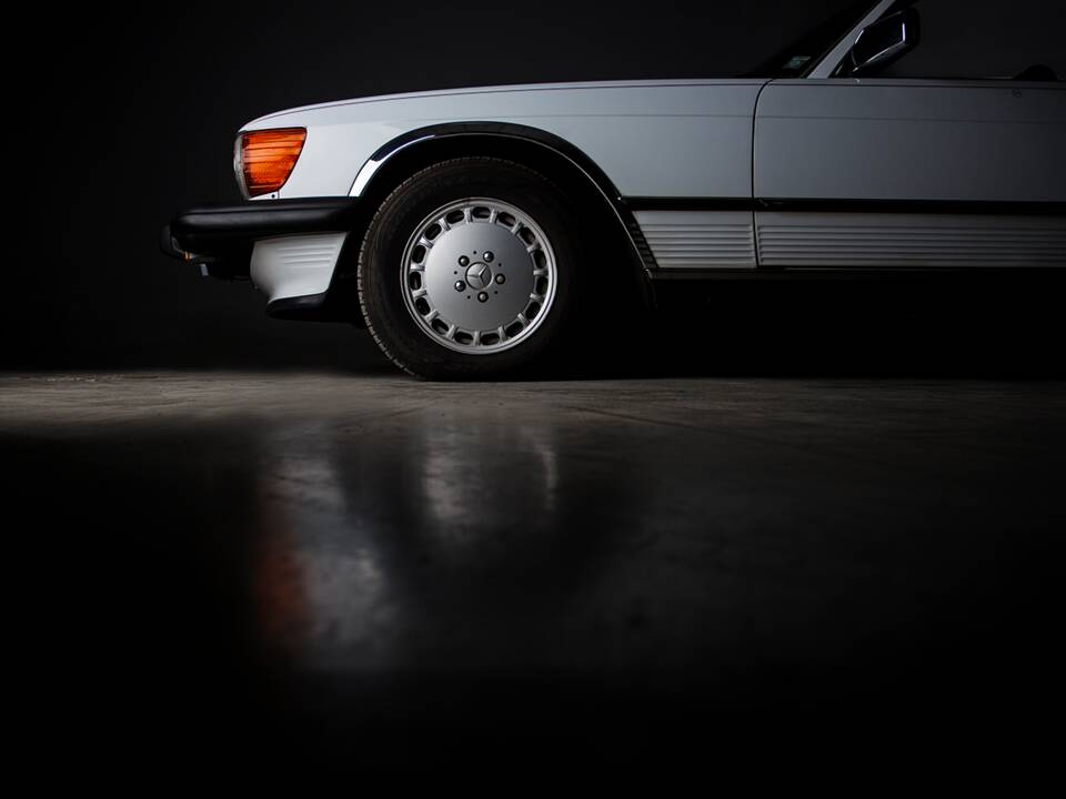 Image 44/48 of Mercedes-Benz 560 SL (1988)
