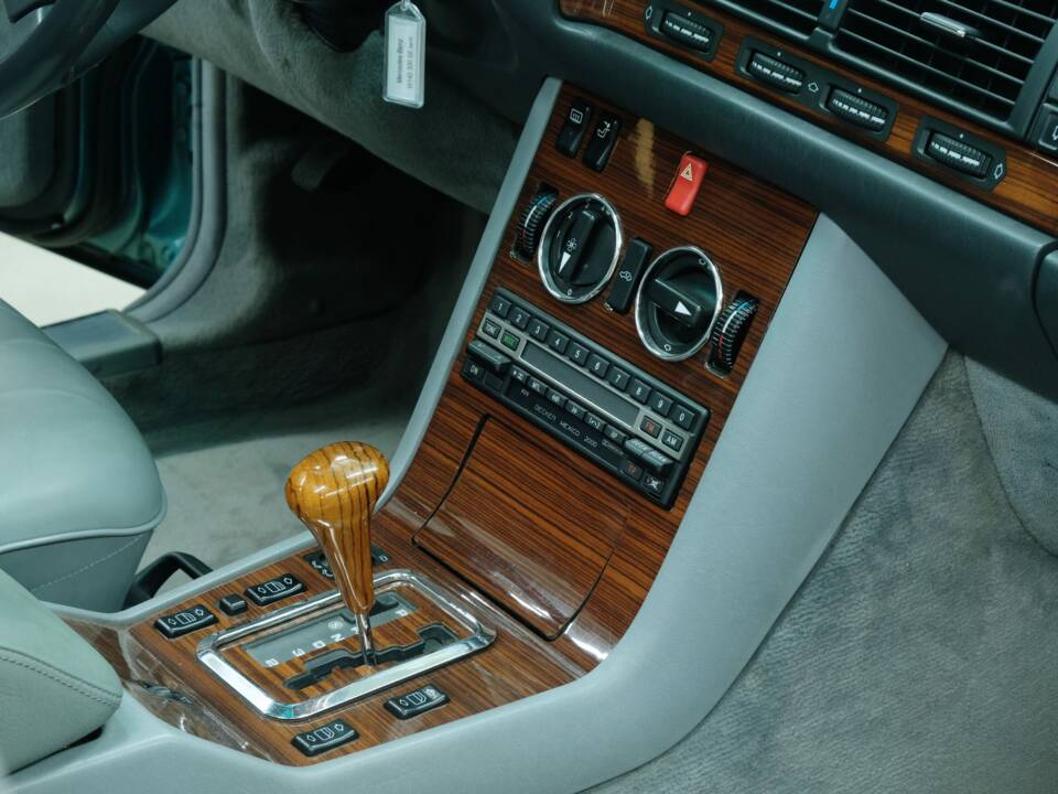 Bild 36/50 von Mercedes-Benz 300 SE (1991)