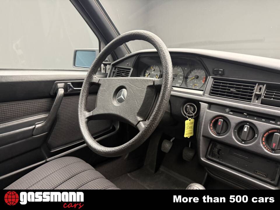 Imagen 13/15 de Mercedes-Benz 190 (1987)