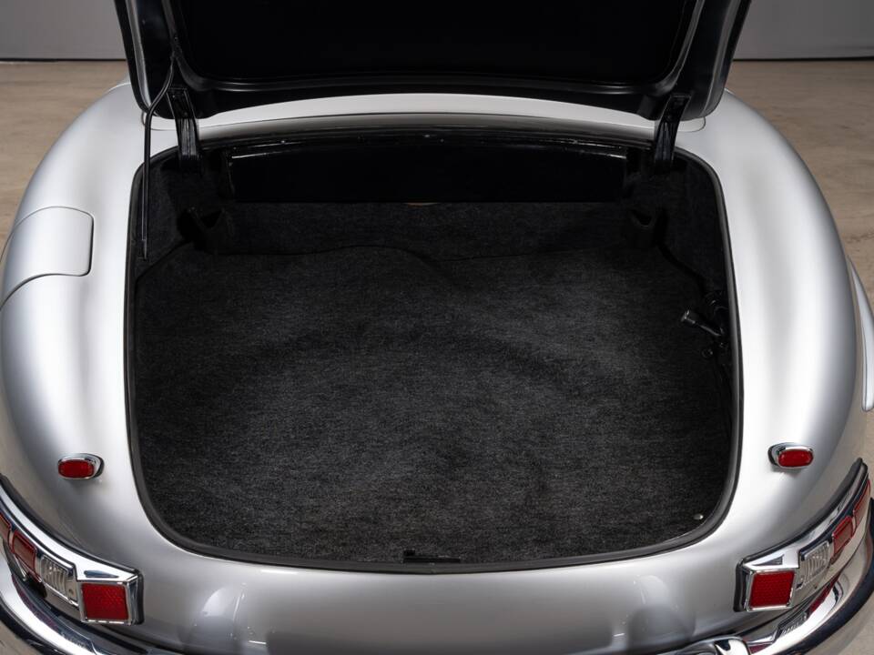 Image 29/47 of Mercedes-Benz 300 SL Roadster (1963)