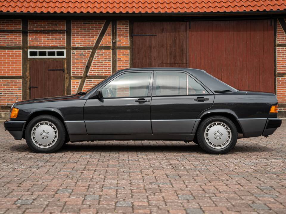 Bild 11/74 von Mercedes-Benz 190 E (1990)