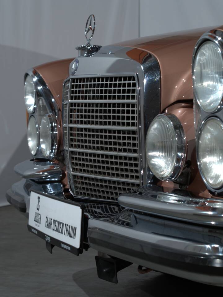 Image 8/57 of Mercedes-Benz 280 SE 3,5 (1971)