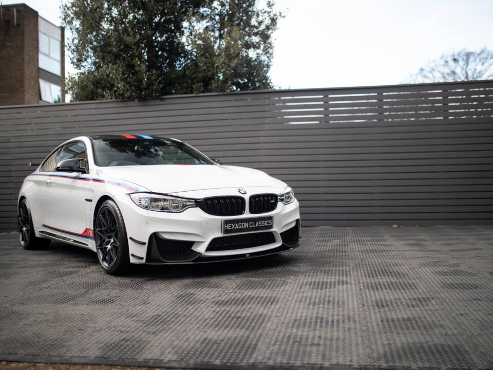 Image 30/67 of BMW M4 GTS "DTM Champion Edition" (2016)