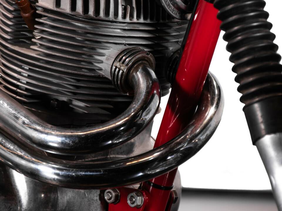 Image 11/34 of MV Agusta 250 Bicilindrica (1970)