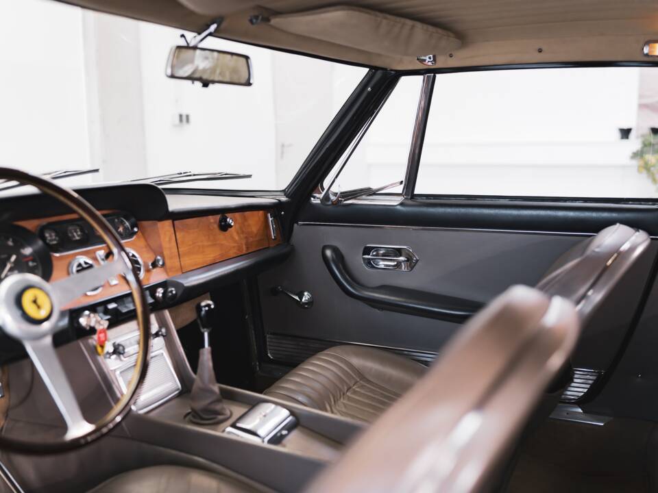 Image 90/100 of Ferrari 330 GT 2+2 (1965)