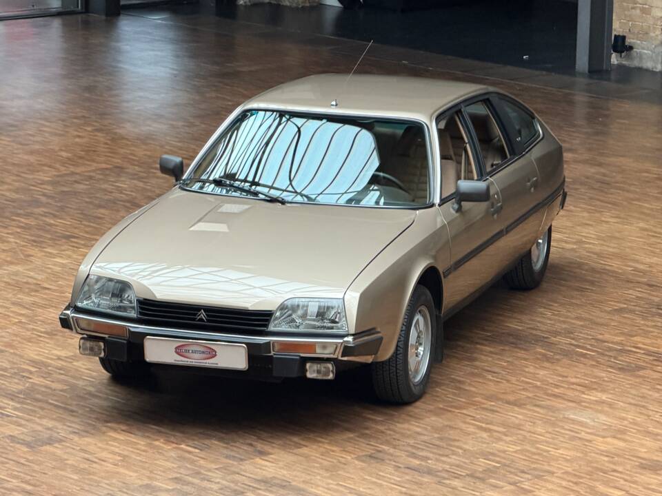 Image 2/43 de Citroën CX 25 GTi (1984)