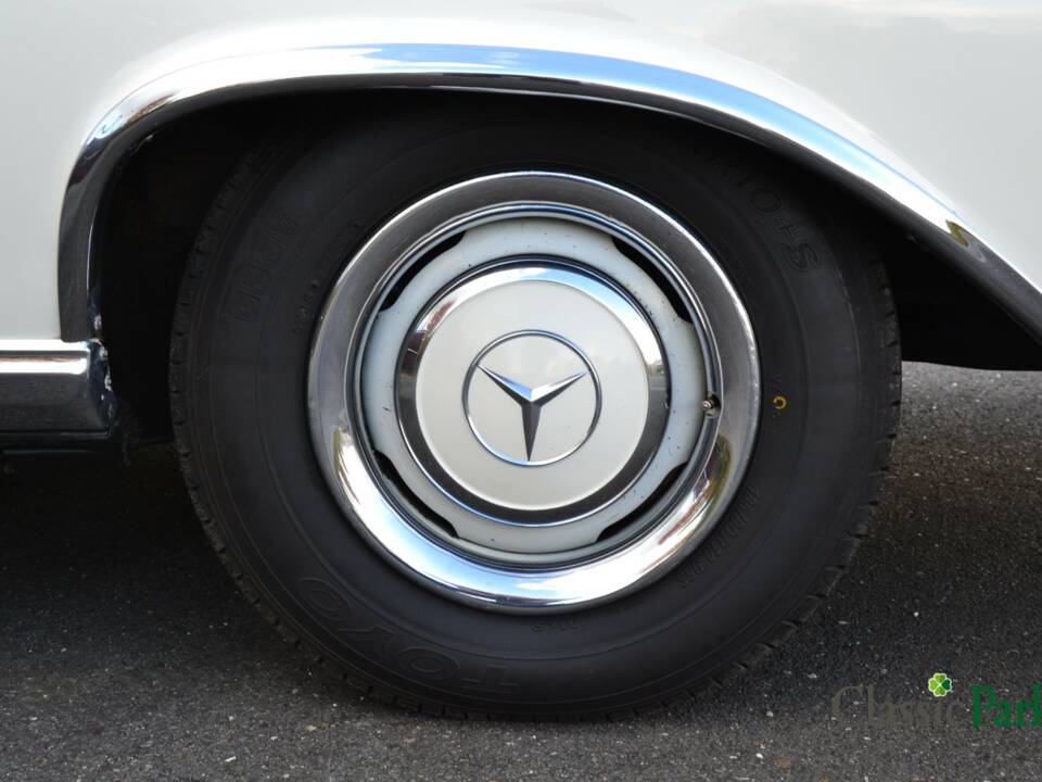 Image 44/50 of Mercedes-Benz 250 SE (1966)