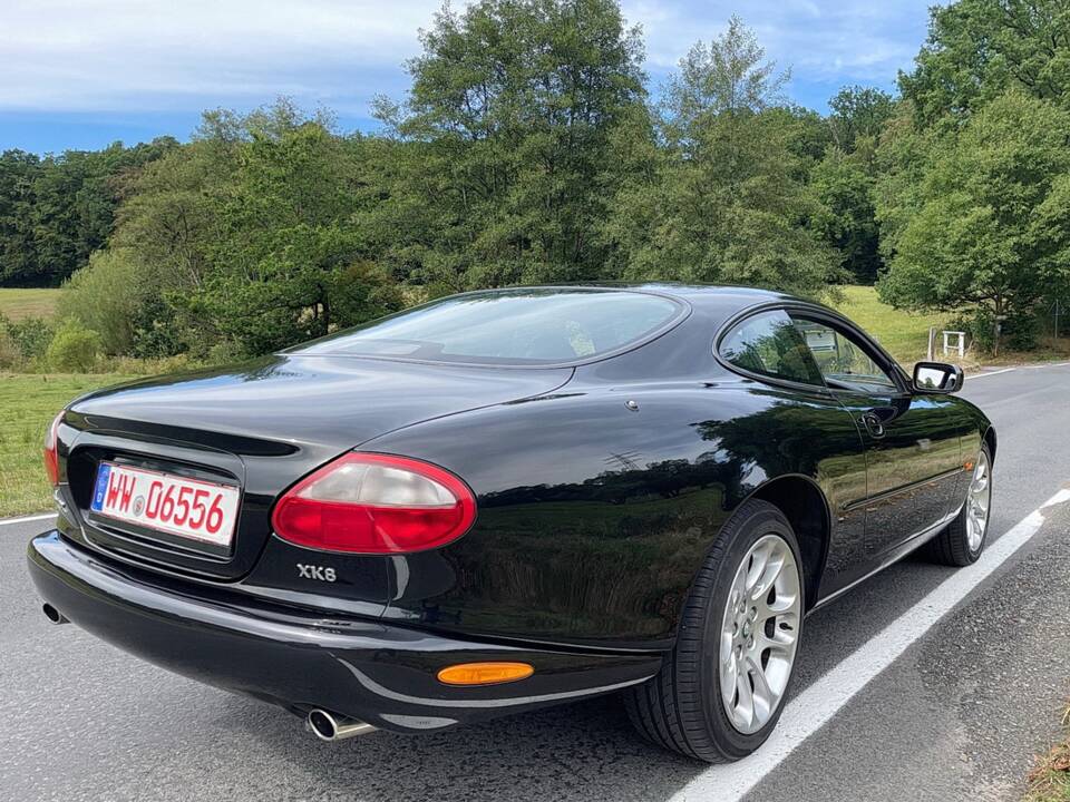 Image 6/14 of Jaguar XK8 4.0 (1999)
