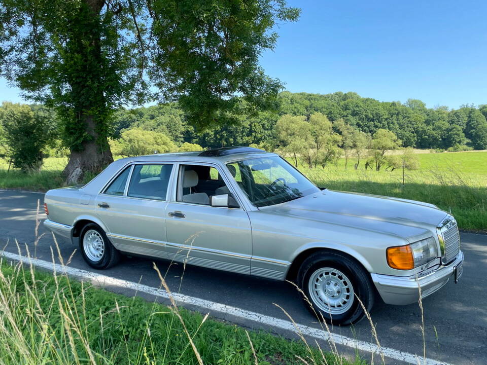 Image 17/24 of Mercedes-Benz 500 SEL (1982)