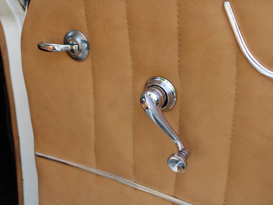 Image 32/50 of Mercedes-Benz 219 (1959)