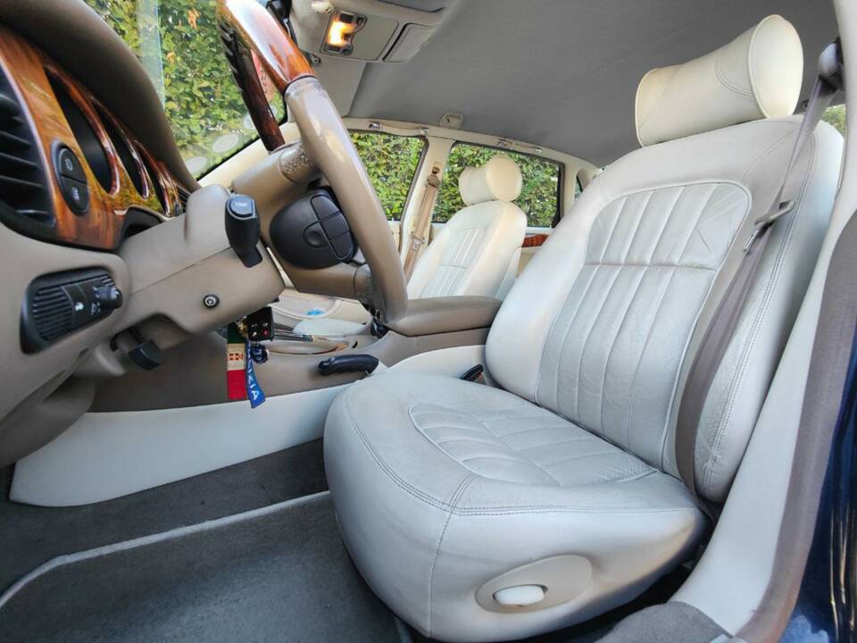 Image 4/30 de Jaguar XJ 8 4.0 Executive (1998)
