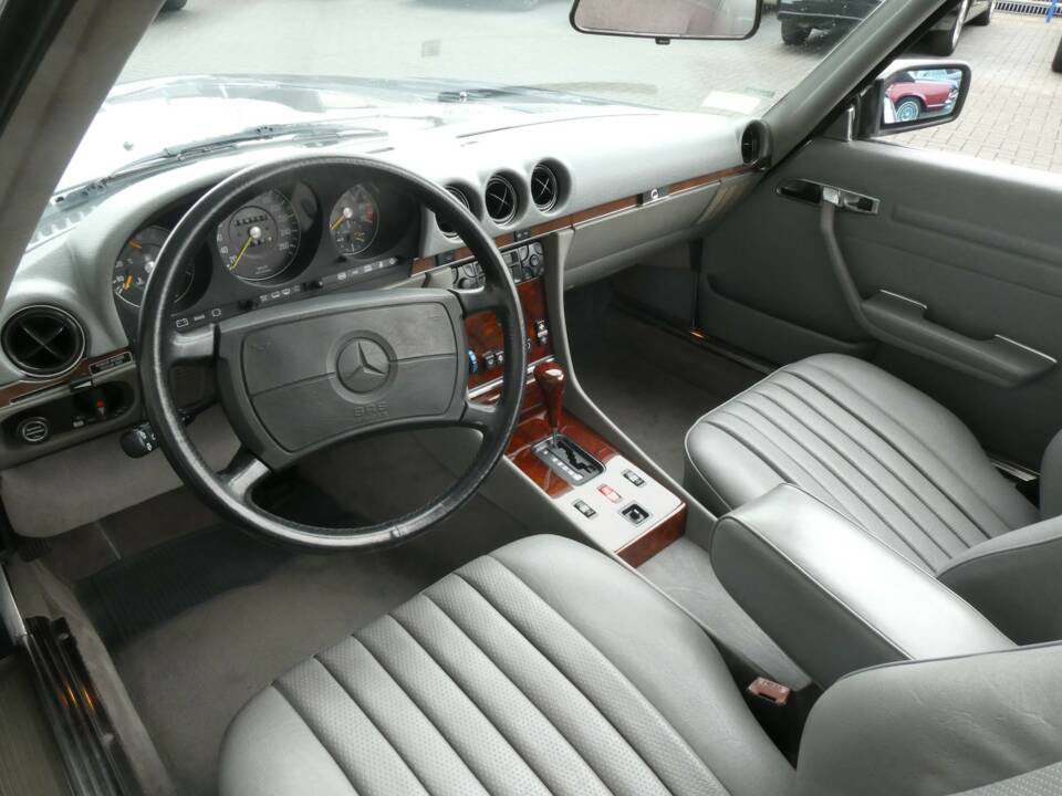 Image 9/25 of Mercedes-Benz 560 SL (1989)