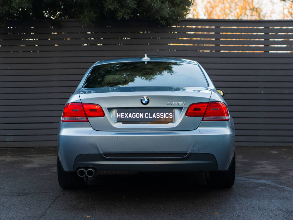 Image 26/38 de BMW 325i (2009)