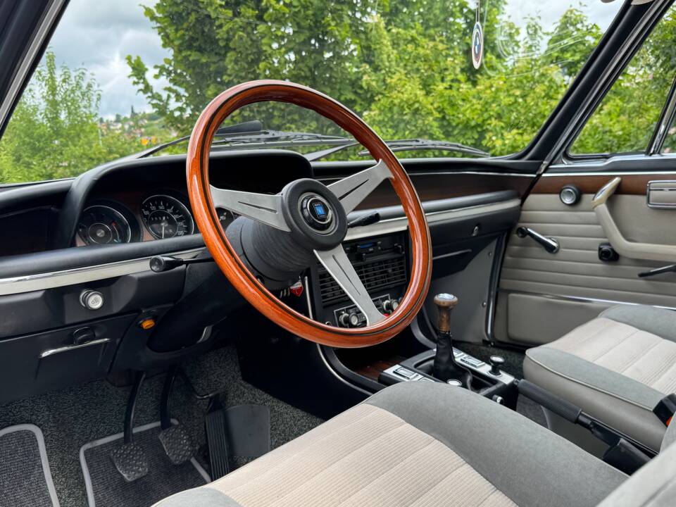 Image 30/73 of BMW 2,5 CS (1975)