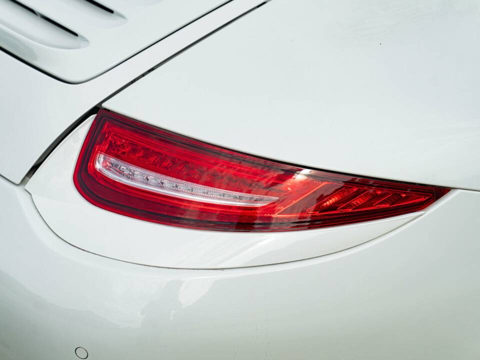 Image 13/50 of Porsche 911 Carrera (2009)