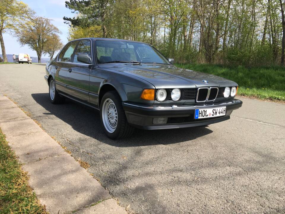 Image 1/22 of BMW 735i (1988)