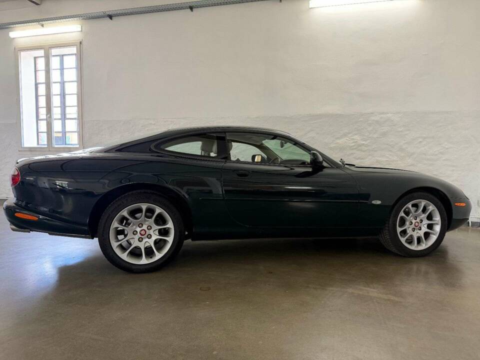 Image 20/26 of Jaguar XKR (2000)