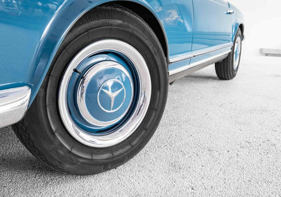 Image 15/33 of Mercedes-Benz 230 SL (1966)