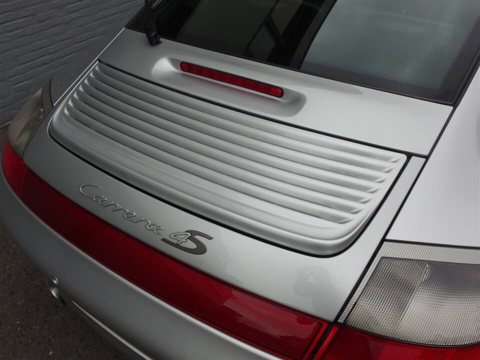 Bild 23/100 von Porsche 911 Carrera 4S (2002)