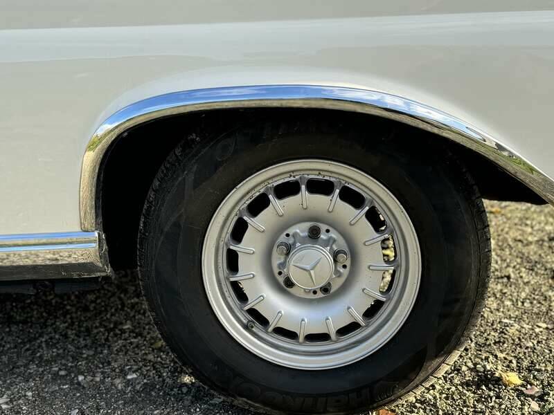 Image 45/50 of Mercedes-Benz 220 SE b (1963)