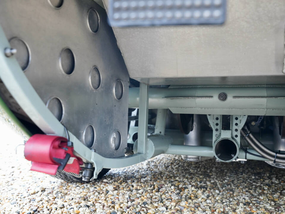 Image 23/50 of Lister Knobbly (1959)