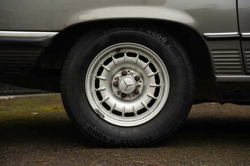 Image 16/50 of Mercedes-Benz 280 SL (1985)