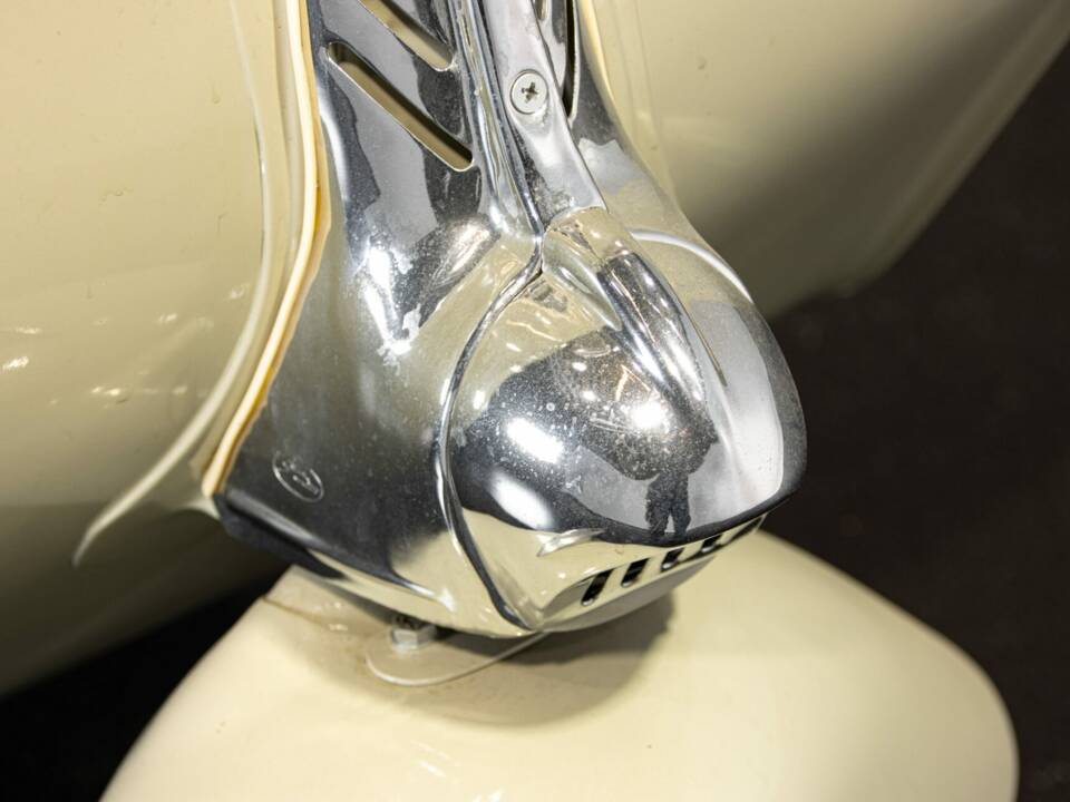 Bild 44/50 von Piaggio Vespa 150 "Struzzo" VL (1955)