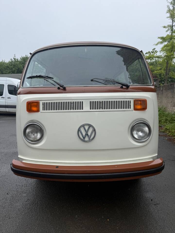 Bild 17/18 von Volkswagen T2b Kleinbus (1979)