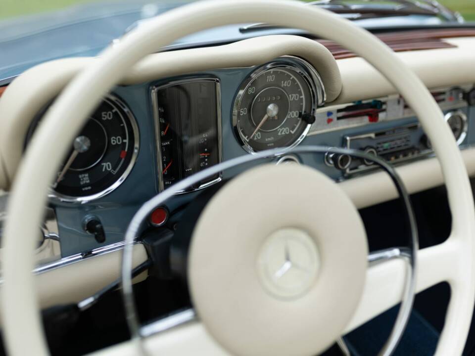 Image 10/16 of Mercedes-Benz 280 SL (1968)