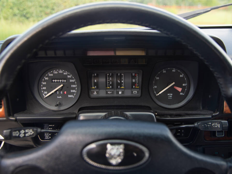 Image 14/39 of Jaguar XJS 5.3 V12 (1989)