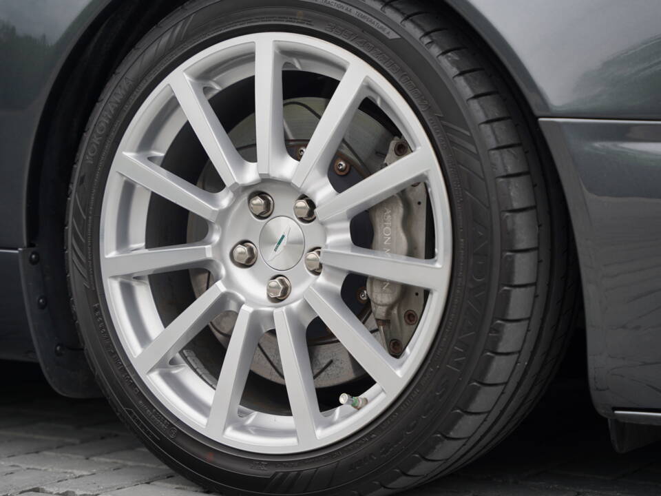 Image 34/50 of Aston Martin V12 Vanquish S (2007)