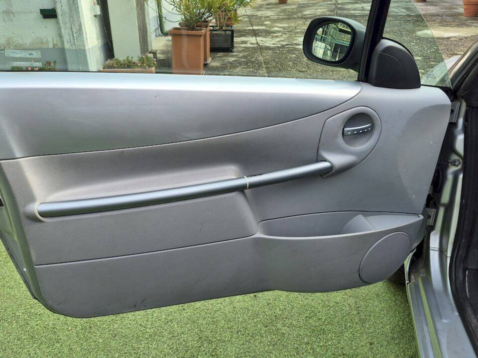 Image 22/54 of Citroën C3 1.6 16V (2004)