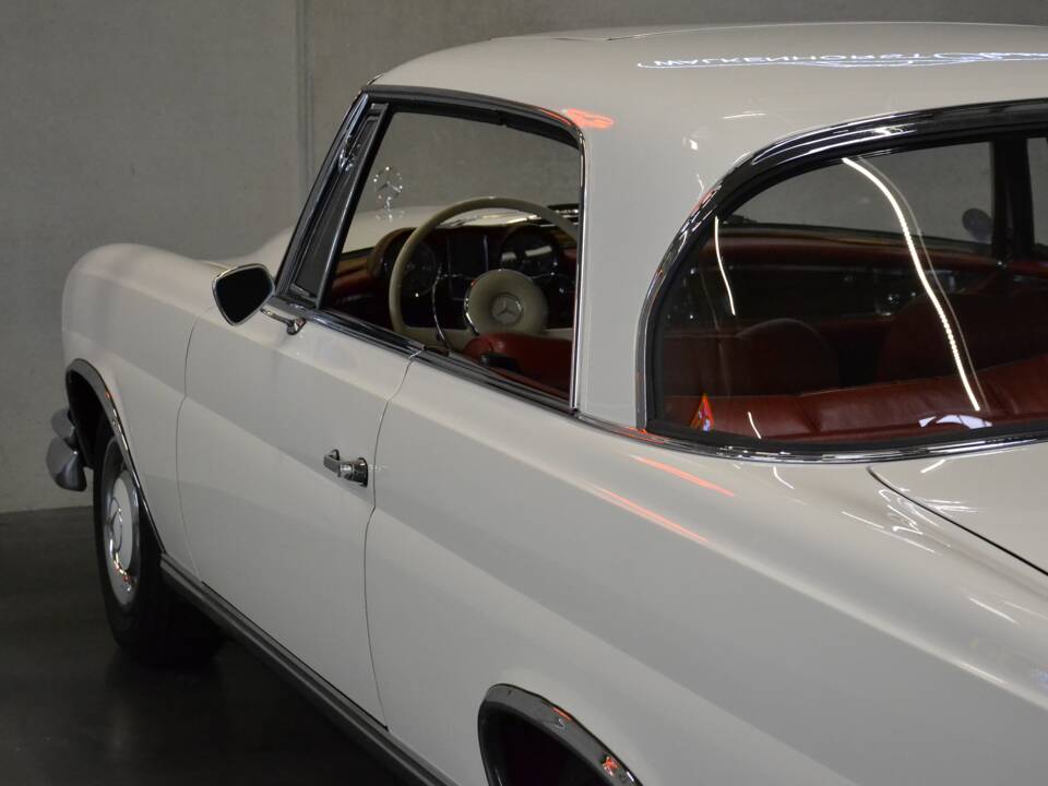 Image 46/61 de Mercedes-Benz 250 SE (1966)