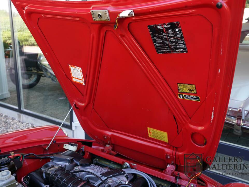 Immagine 22/50 di Alfa Romeo 2.0 Spider (1991)