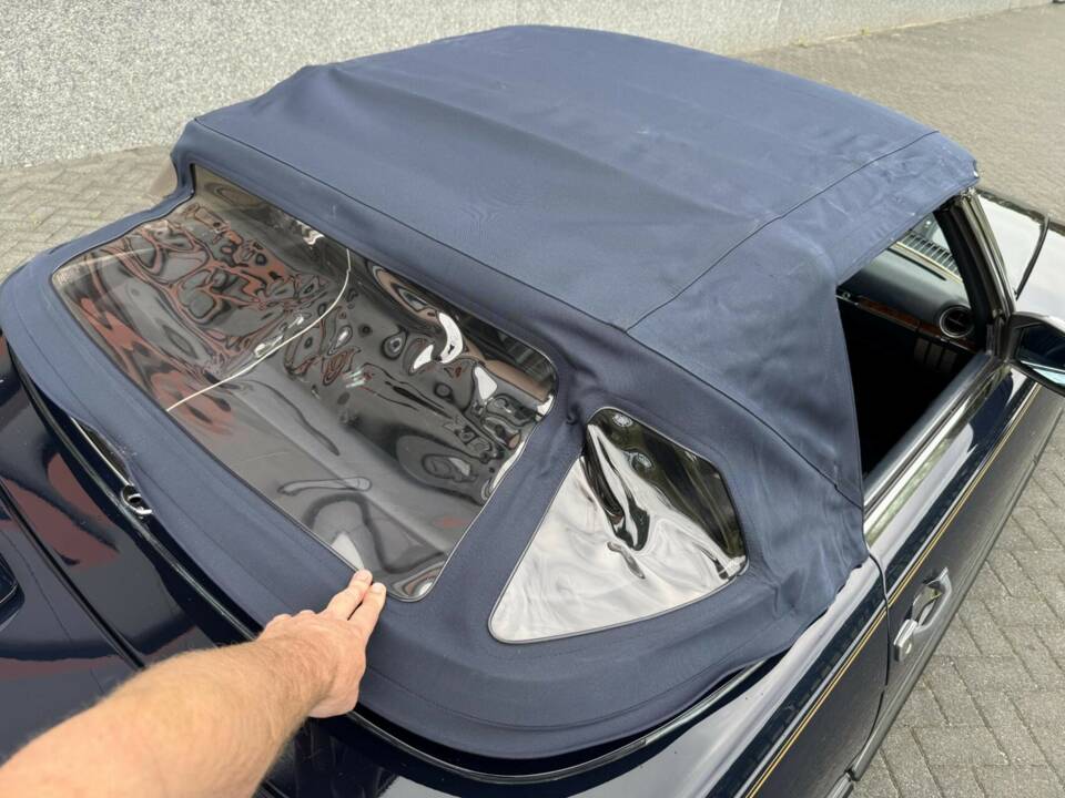 Image 23/50 of Mercedes-Benz 560 SL (1986)