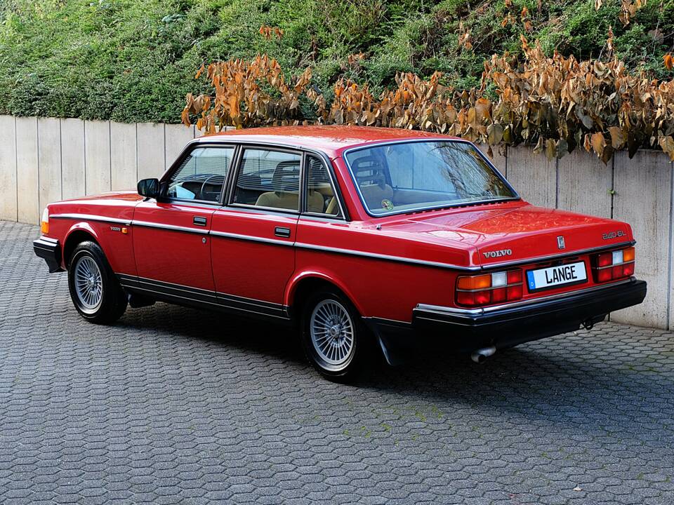 Image 13/75 de Volvo 240 (1986)