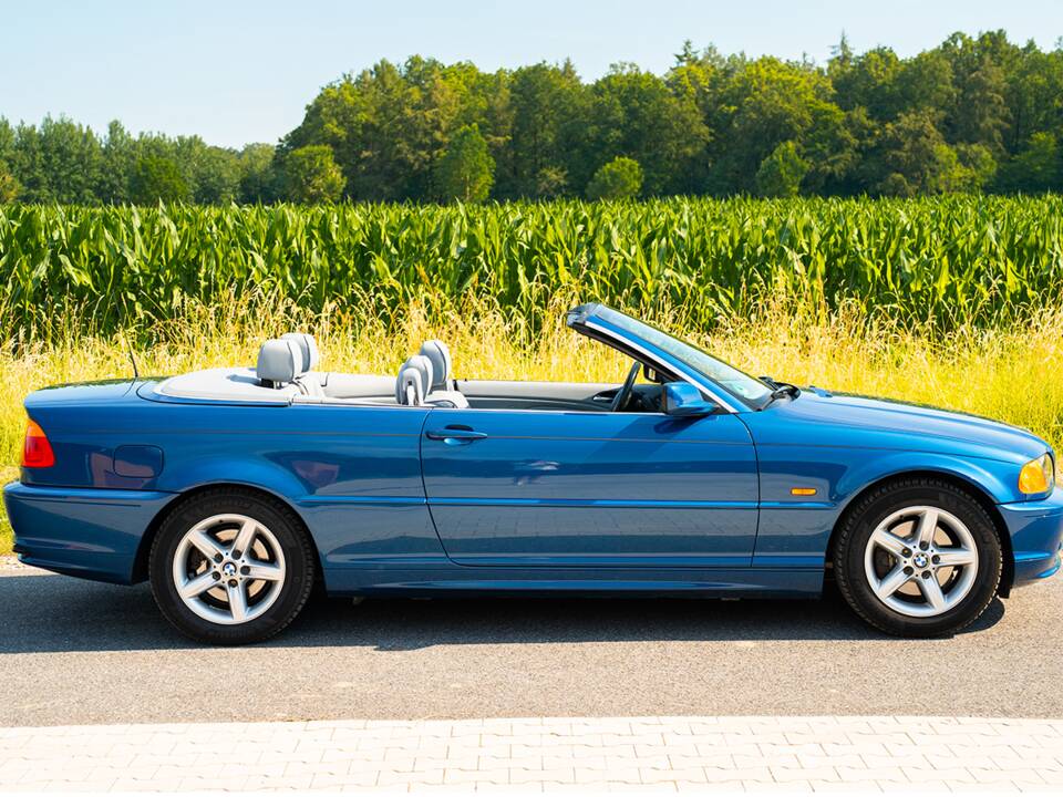 Image 6/31 of BMW 325Ci (2001)