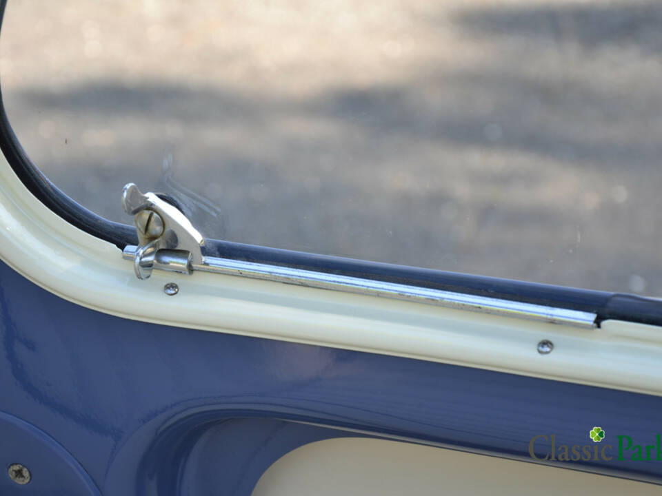 Image 28/50 of Renault 4 CV Décapotable (1954)