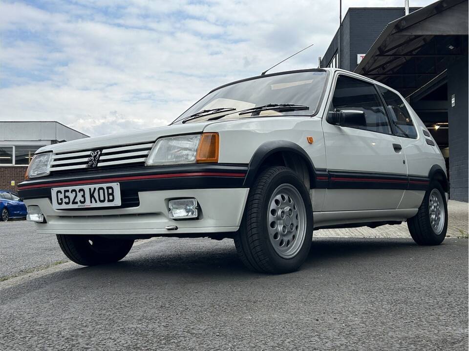 Image 2/10 de Peugeot 205 GTi (1990)