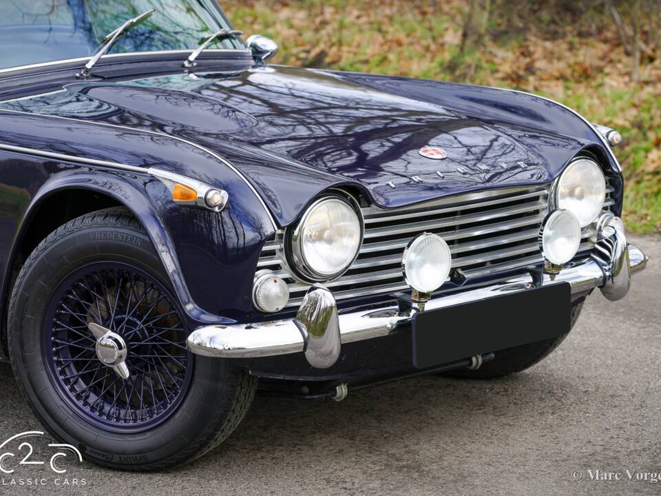 Image 15/45 of Triumph TR 4A (1966)