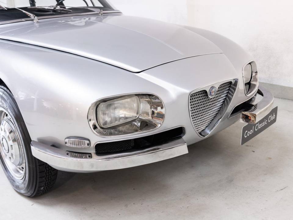 Image 24/36 of Alfa Romeo 2600 Sprint Zagato (1967)