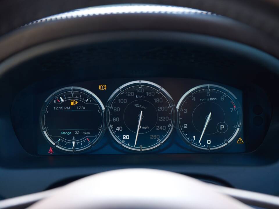 Bild 36/50 von Jaguar XJ 5.0 (2010)